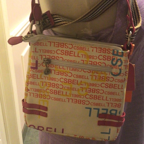 ⭐️⭐️HP⭐️⭐️🛍2 for $30🛍White purse multicolored print crossbody - Picture 2 of 4